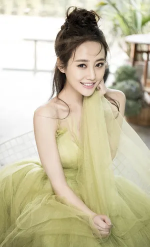 李纯性感深v薄纱裙写真图片