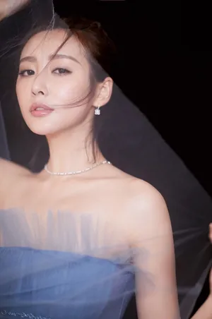 李纯清新灵动蓝色纱裙唯美写真图片_3