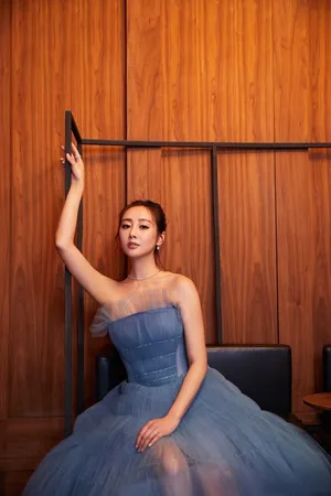 李纯清新灵动蓝色纱裙唯美写真图片_6