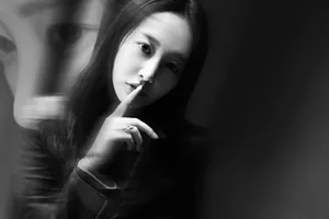 李纯黑色系质感写真高清图片