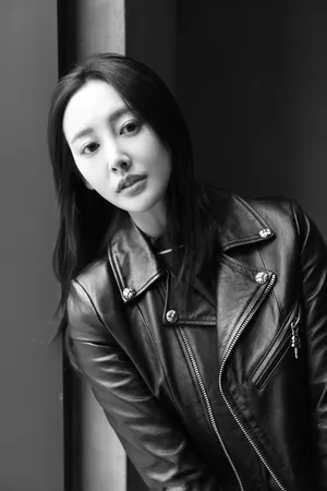 李纯黑色系质感写真高清图片_4