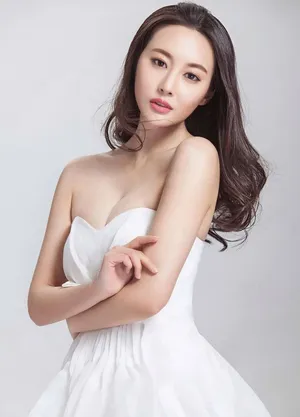 李纯气质性感图片