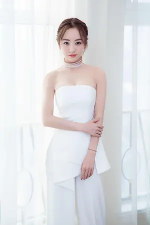 杨蓉纯白套装性感写真图片_2