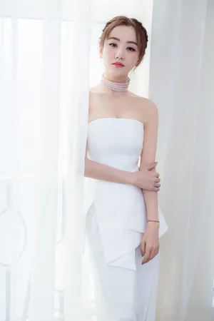 杨蓉纯白套装性感写真图片_4