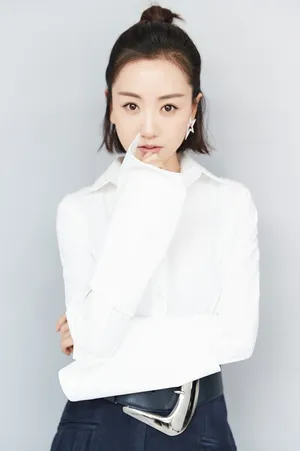 杨蓉最新白衬衫清新优雅写真高清图片_3