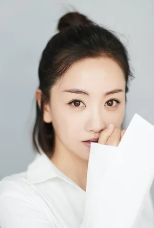 杨蓉最新白衬衫清新优雅写真高清图片_4