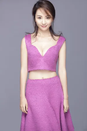 杨蓉棚拍图片：性感妩媚_1