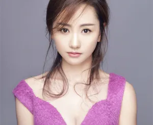 杨蓉棚拍图片：性感妩媚_7