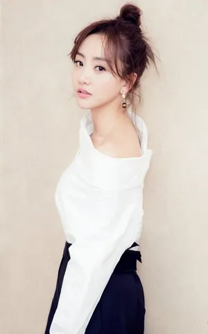 杨蓉白衬衣阔腿裤时髦写真图片_2