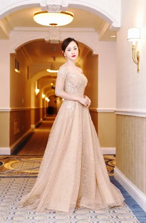 杨蓉礼服活动图片
