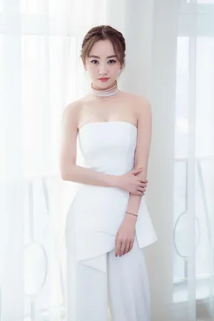 杨蓉白色套装性感迷人图片