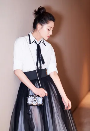殷桃黑白礼服优雅性感写真图片_5