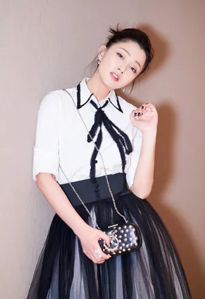 殷桃黑白礼服优雅性感写真图片_6