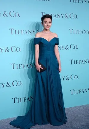 殷桃出席Tiffany黄钻发布会现场活动图片
