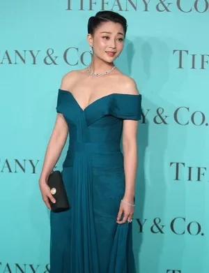 殷桃出席Tiffany黄钻发布会现场活动图片_5