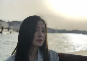 张天爱唯美街拍写真图片_2