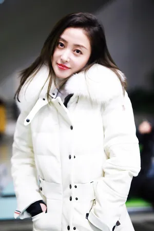 张天爱白衣红唇美艳动人写真图片_2