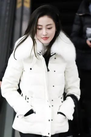 张天爱白衣红唇美艳动人写真图片_3
