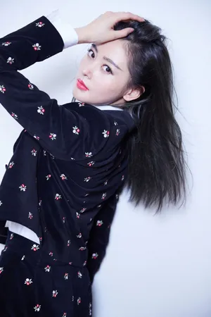 张天爱最新西装魅力写真高清图片_2