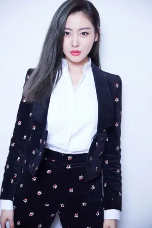 张天爱最新西装魅力写真高清图片_3