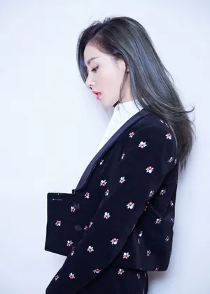 张天爱最新西装魅力写真高清图片_5