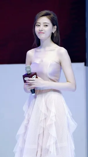 张天爱抹胸长裙活动现场图片