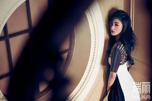 张天爱登上《瑞丽》年终封面画风唯美绝美大片_5
