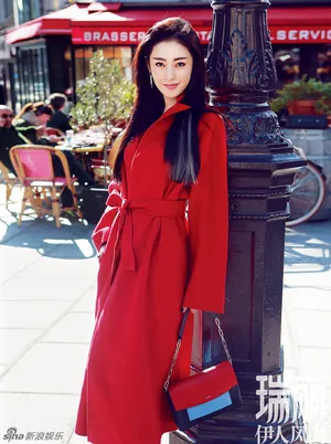 张天爱登上《瑞丽》年终封面画风唯美绝美大片_6