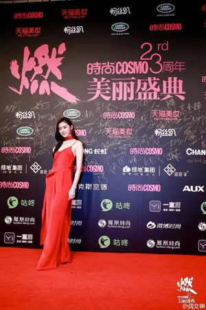 张天爱图片：一袭红色低胸装性感诱惑迷人_8