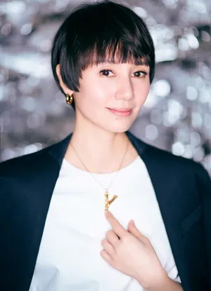 袁泉优雅高级时尚写真图片