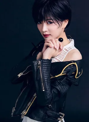 种丹妮黑白配冷艳时尚高清写真图片_2