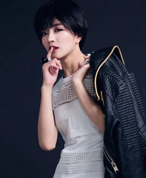 种丹妮黑白配冷艳时尚高清写真图片_3