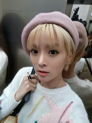 种丹妮短发性感可爱写真图片