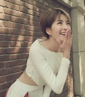 种丹妮短发性感可爱写真图片_5