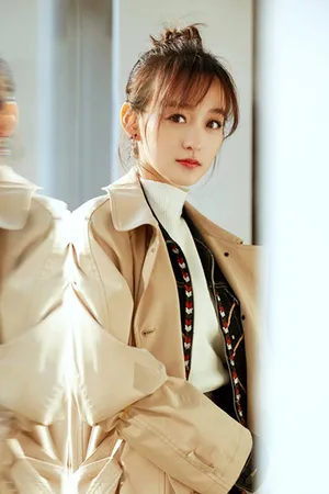 何泓姗丸子头甜美秋冬写真图片_3