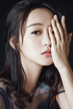 何泓姗极简风格唯美写真图片_2