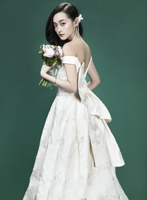 何泓姗唯美婚纱写真图片_3