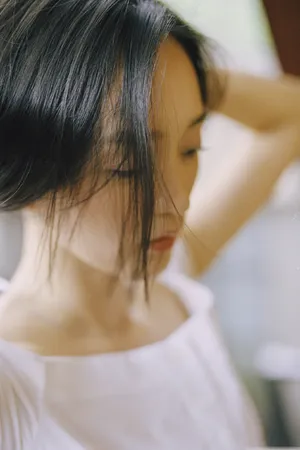 何泓姗胶片风格唯美写真图片_4