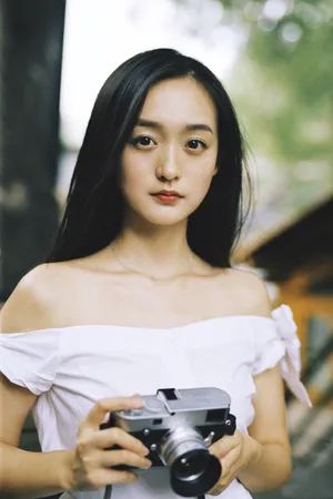 何泓姗胶片风格唯美写真图片_5
