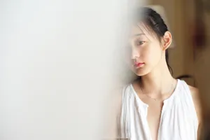 何泓姗清新文艺写真图片