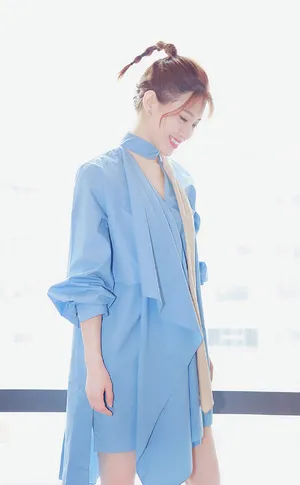 苏青甜美活动写真图片