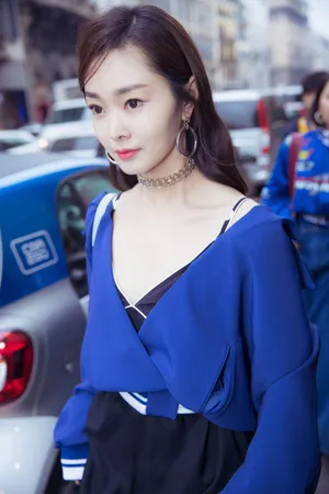 宋轶深V露肩装性感优雅写真图片_6