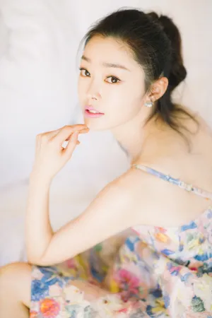 宋轶吊带裙清新性感写真图片