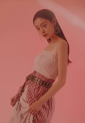 人气演员宋轶梦幻朦胧美写真图片