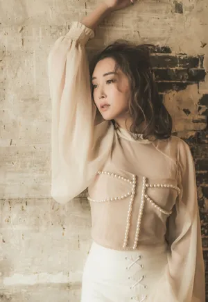 美女演员杜若溪魅力十足时尚写真图片