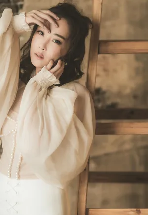 美女演员杜若溪魅力十足时尚写真图片_5