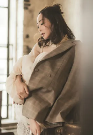 美女演员杜若溪魅力十足时尚写真图片_6