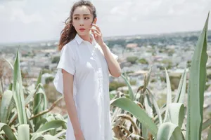 杜若溪白衬衫清新户外写真高清图片