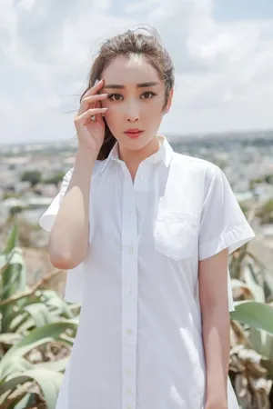 杜若溪白衬衫清新户外写真高清图片