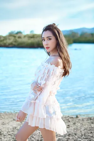 杜若溪性感镂空短裙海边写真高清图片